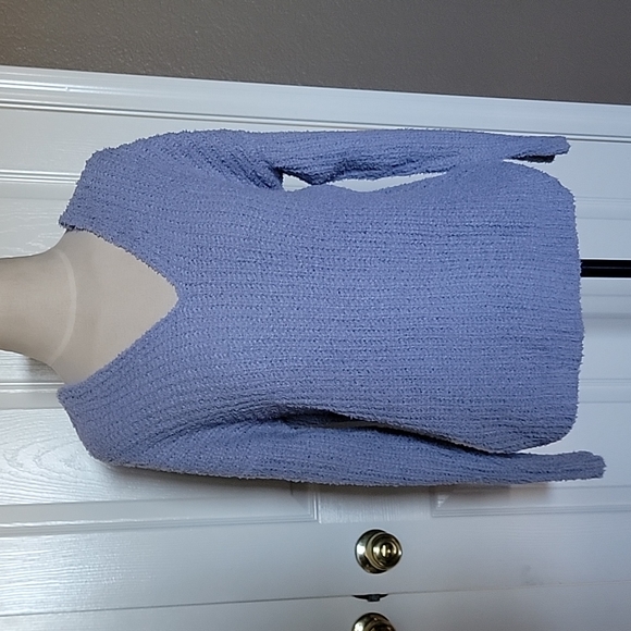 Solid reversible cable knit sweater - Picture 2 of 7